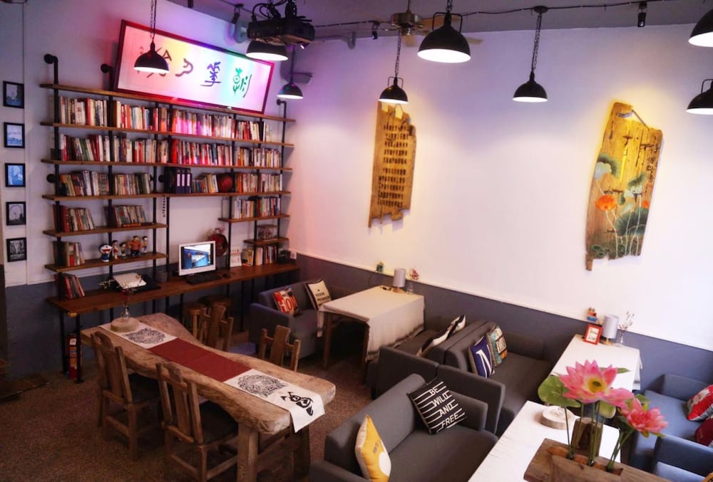 Фото Zhaohuaxishi Youth Hostel