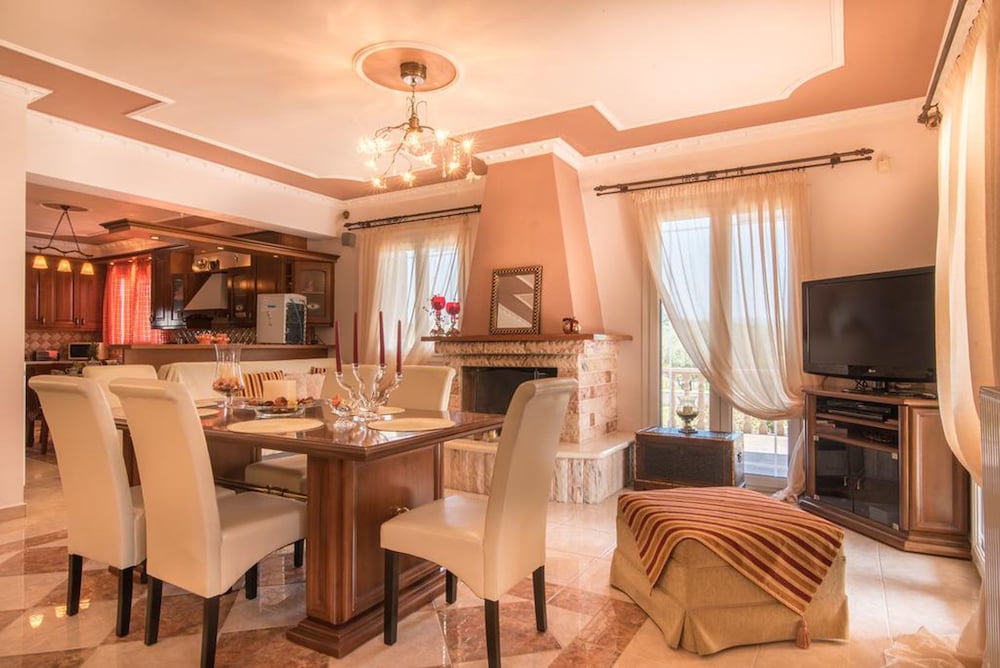 Фото Fontana Holiday Home