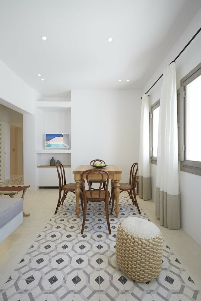 Фото White and Co. La Torre Suites