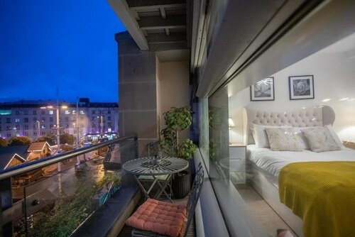 Гостиница Live in Leeds Millenium Square Apartment в Лидсе