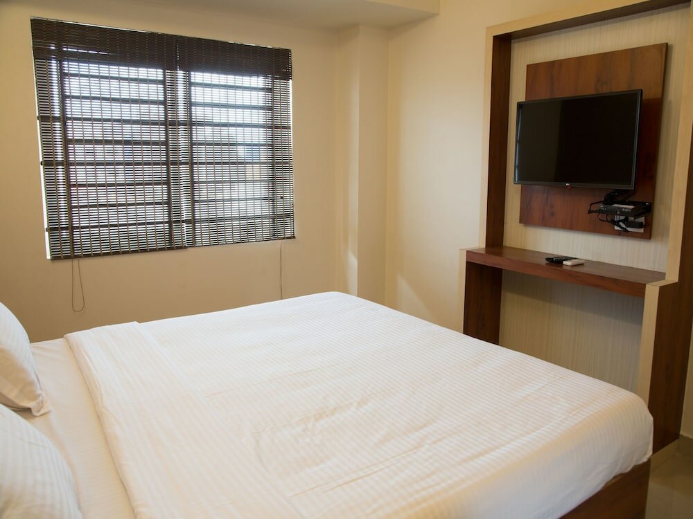 Фото Oyo 9248 Hotel Shrinidhi