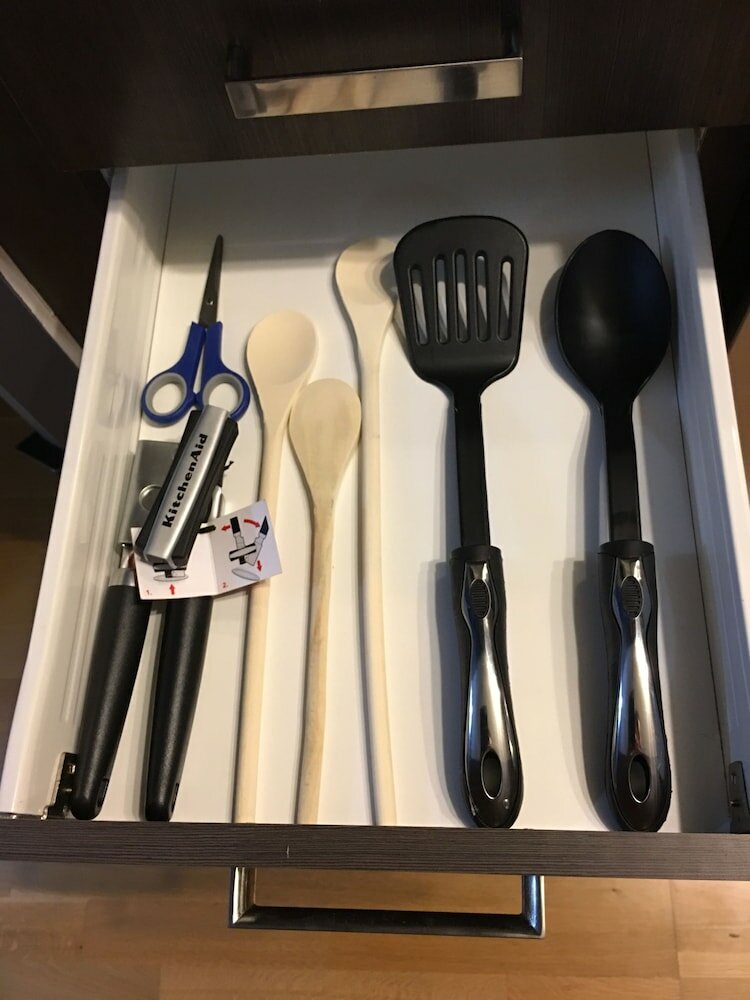 Фото Altitude Suites Bay Street by Teristo Group