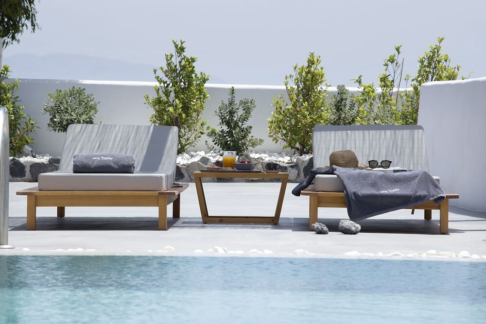 Фото June Twenty Suites