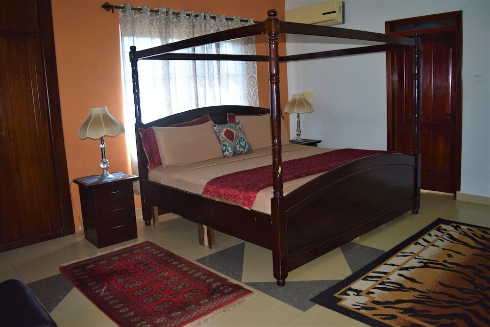 Фото Coconut Pointe Villa & Beach Resort