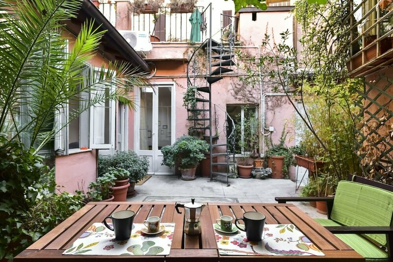 Гостиница Monti Secret Garden Apartment в Риме