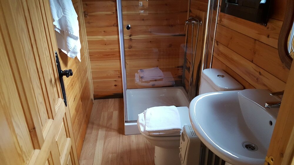 Фото Hostal Restaurant Pous de la Neu