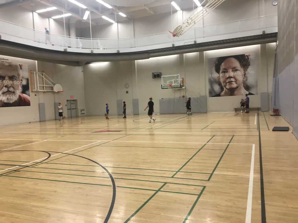 Фото Altitude Suites Bay Street by Teristo Group