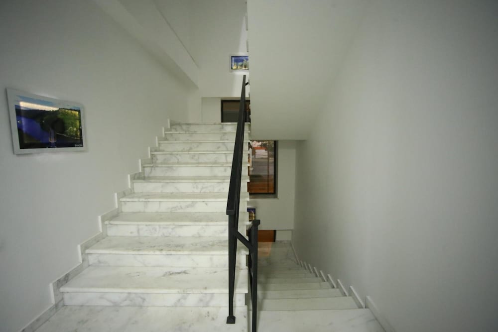 Фото Отель West Tower