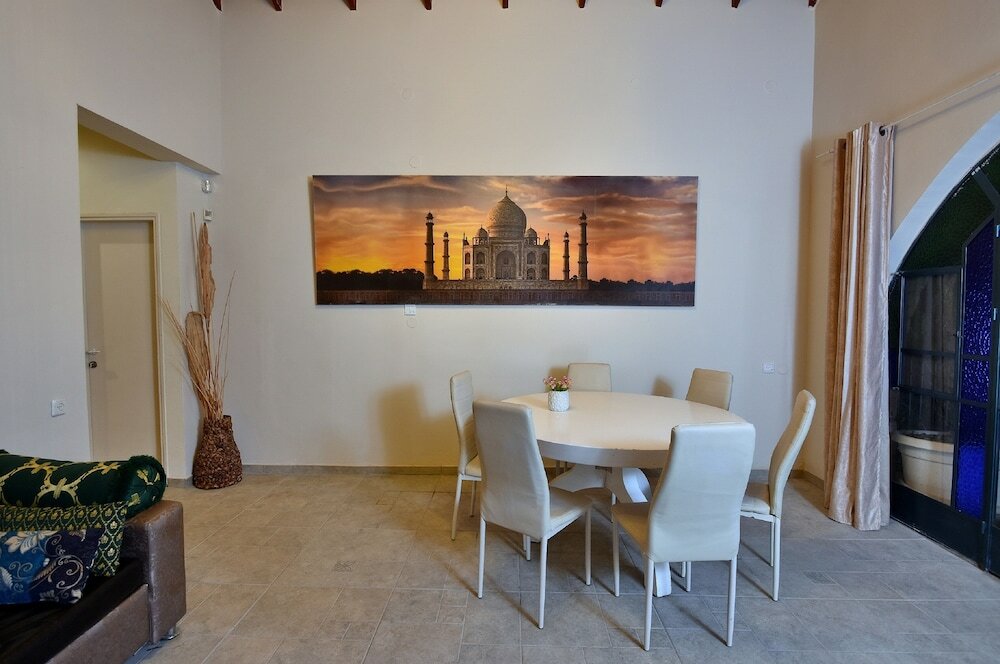 Фото Azulat Even Hen