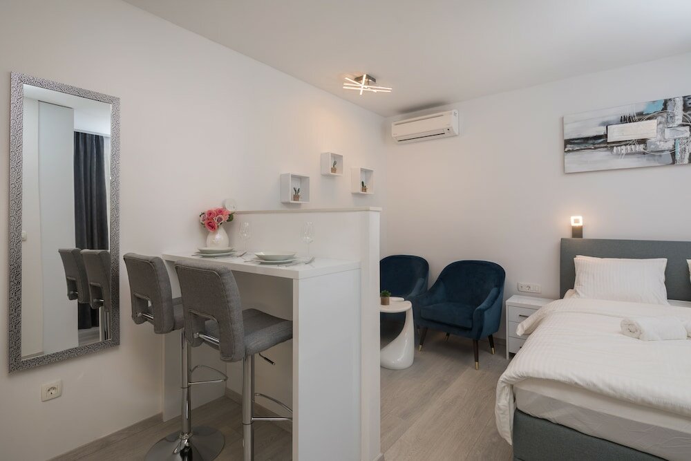 Фото Luxury Studios & Rooms Seven