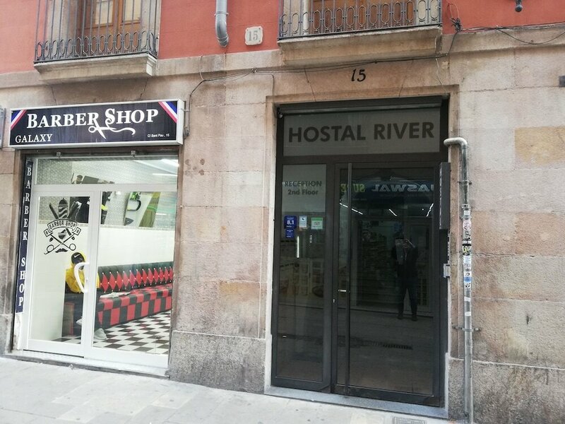 Гостиница Hostal River в Барселоне