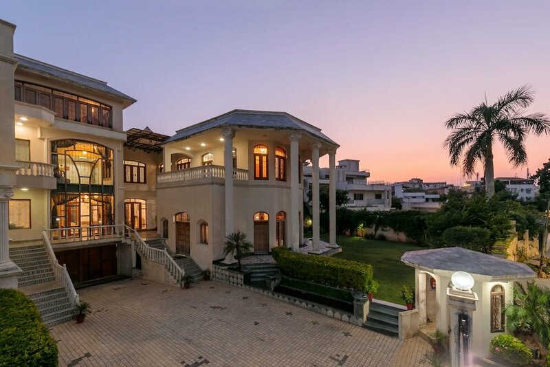 Гостиница Krishnalaya Mansion by Vista Rooms в Джайпуре