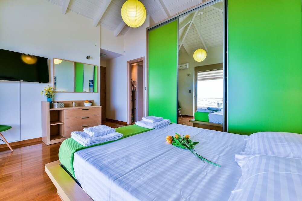 Фото Villa with Striking views over the infinity Pool