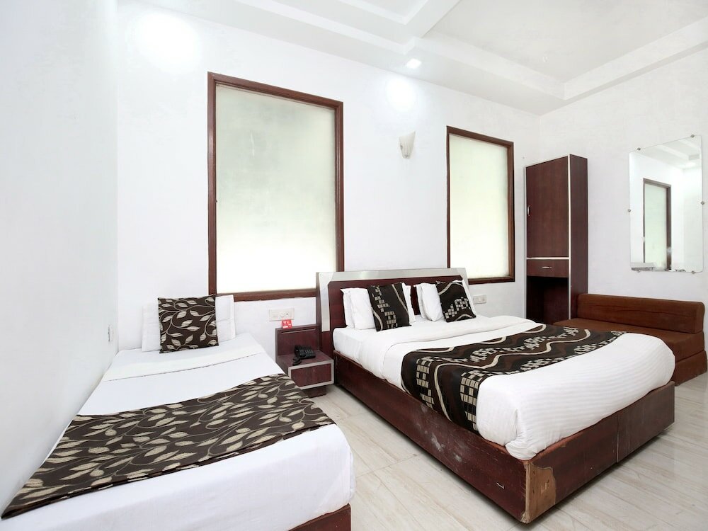 Фото Oyo 14515 Hotel Paras Regency