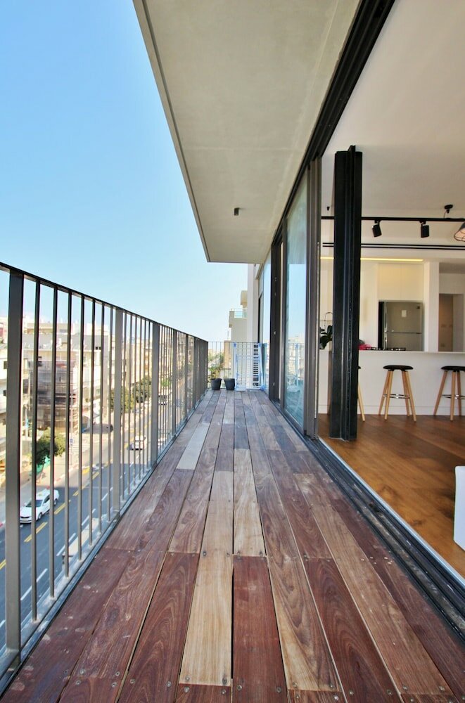 Фото 2 Bedroom Apartment with Hot Tub Facing Bograshov Beach