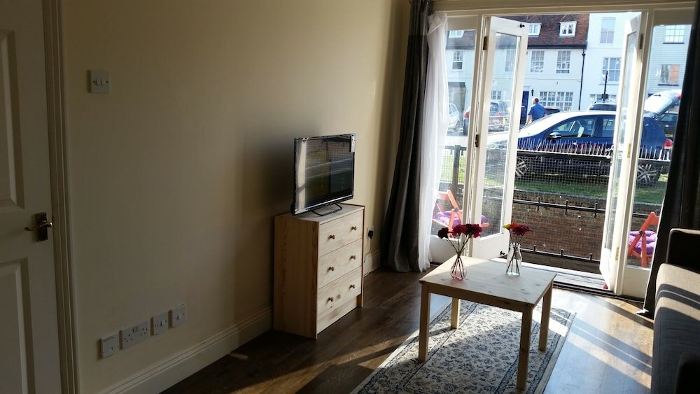 Фото 1 Sterling Court City Center