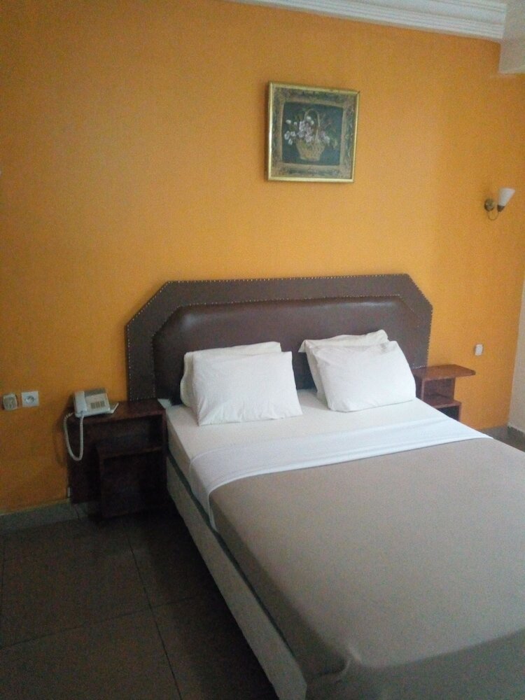 Фото Zambezi Inn Hotel