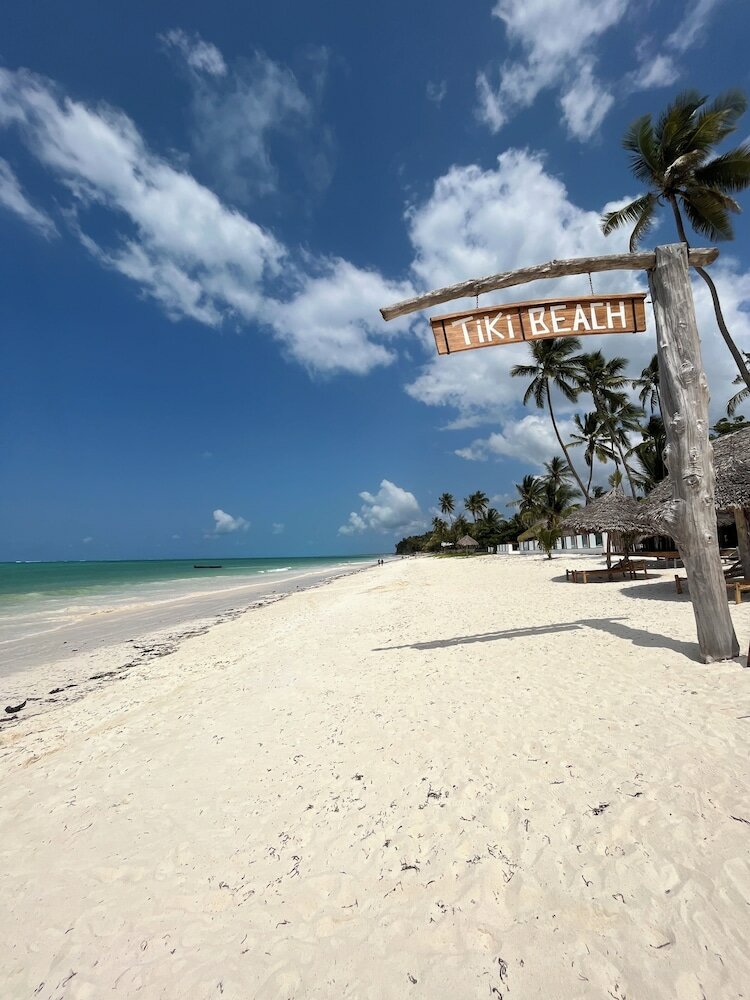 Фото Tiki Beach Club and Resort