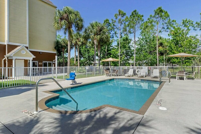 Гостиница Quality Inn & Suites Lehigh Acres Fort Myers