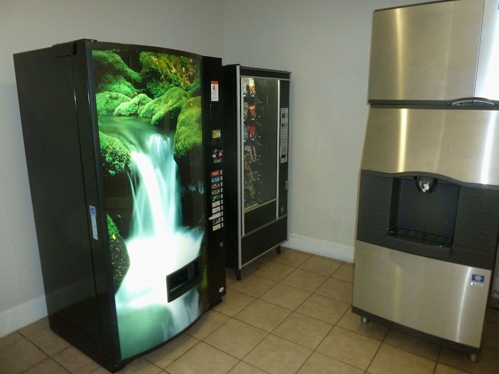 Фото Americas Best Value Inn & Suites Gun Barrel City