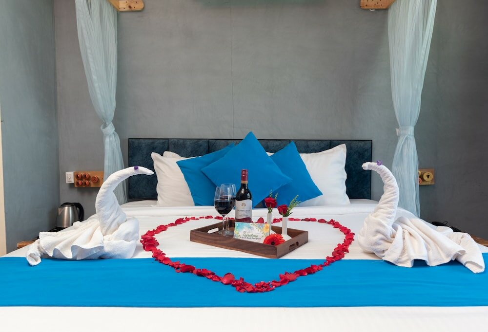 Фото Amadi Beach Front Resort