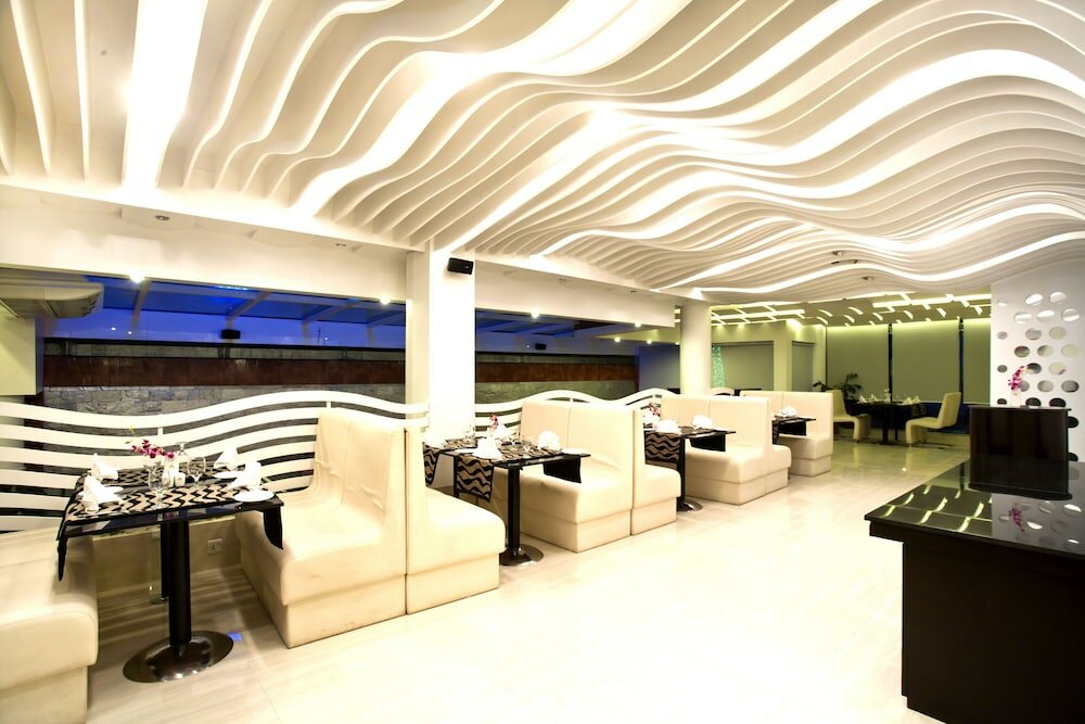 Фото Innotel Luxury Business Hotel