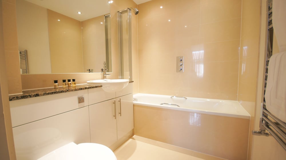 Фото Crompton House Apartments