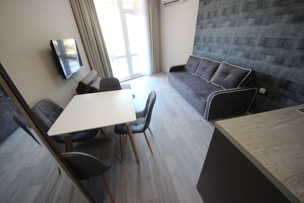 Фото Menada Luxor Apartments