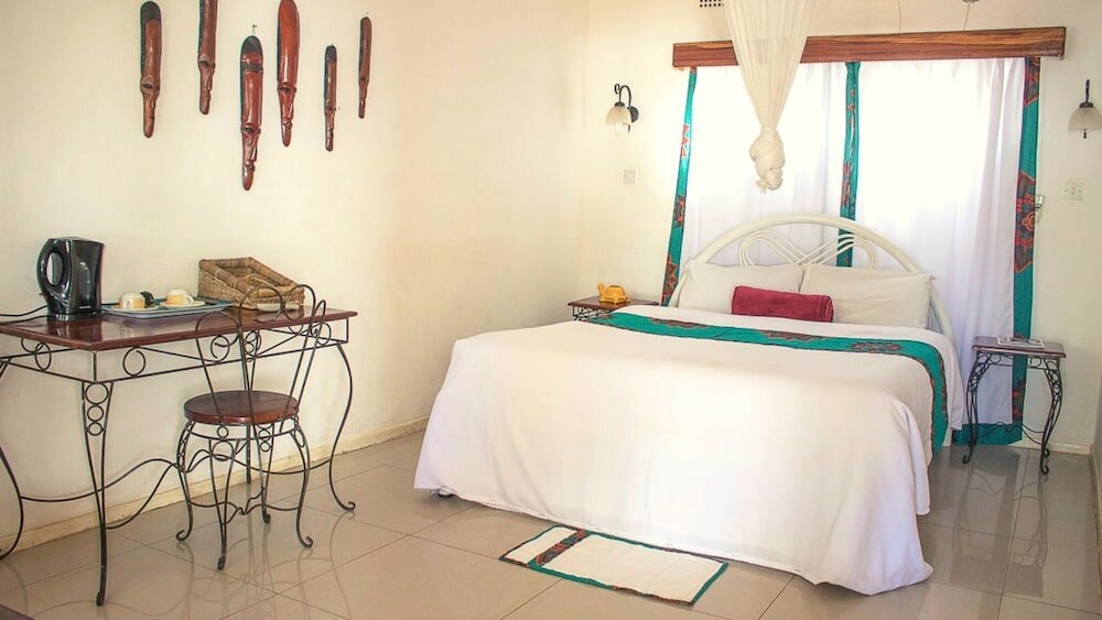 Фото Chanters Lodge, Livingstone