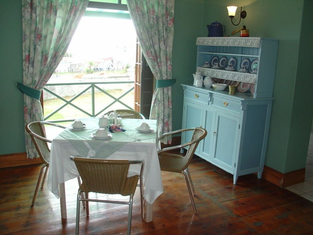 Фото District Six Guesthouse