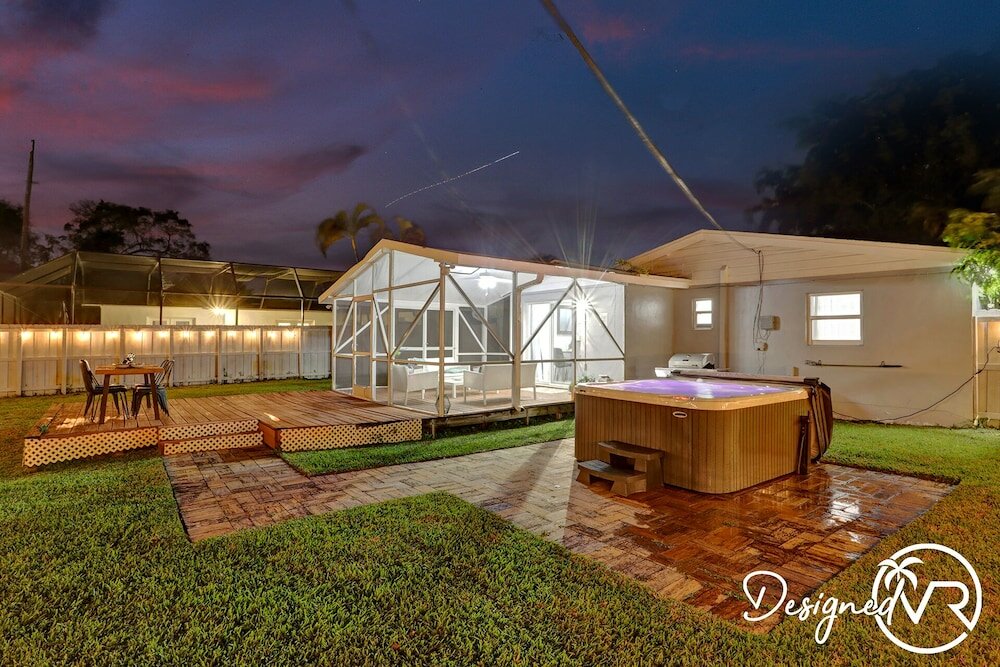 Фото Renovated2 Br with Private Hot tub