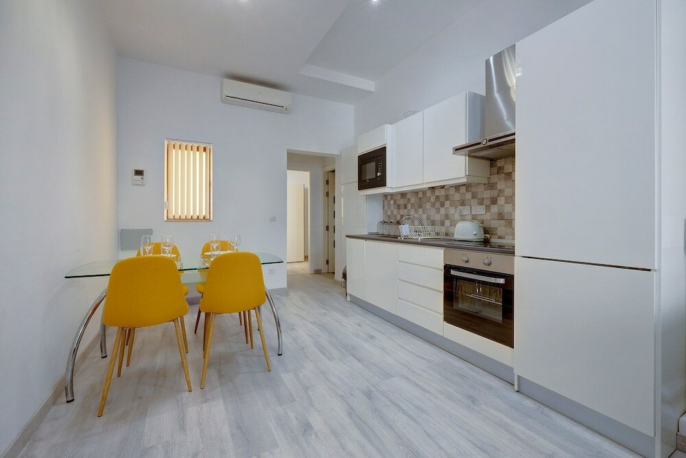Фото Stylish 3br Apartment, Fantastic Location in Sliema
