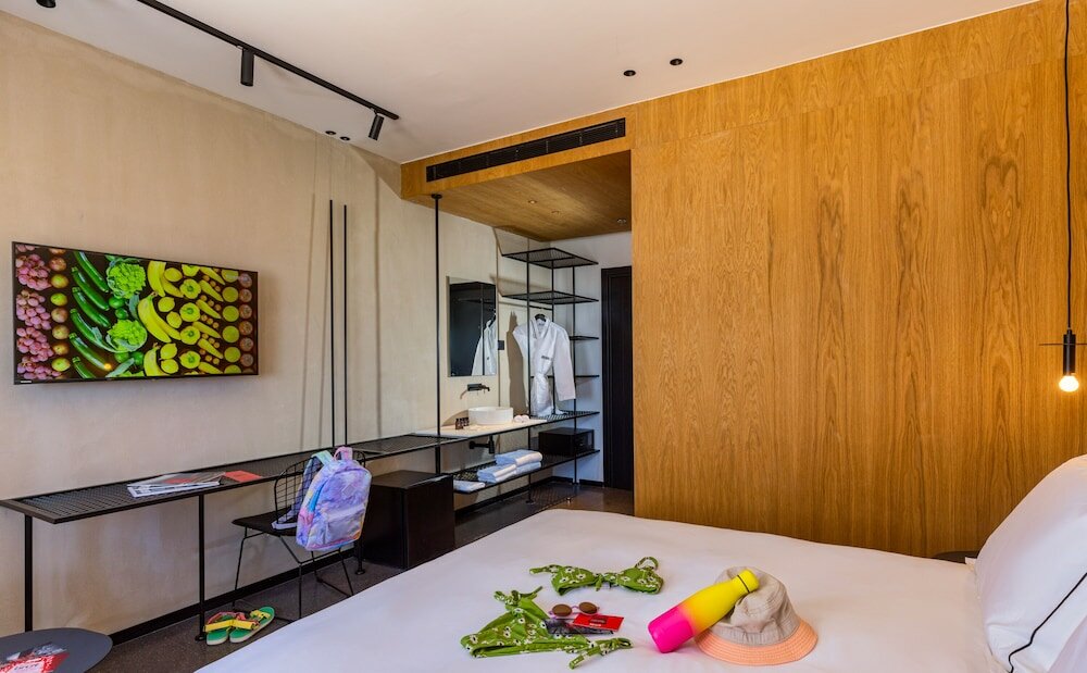 Фото Brown Brut Seafront Hotel