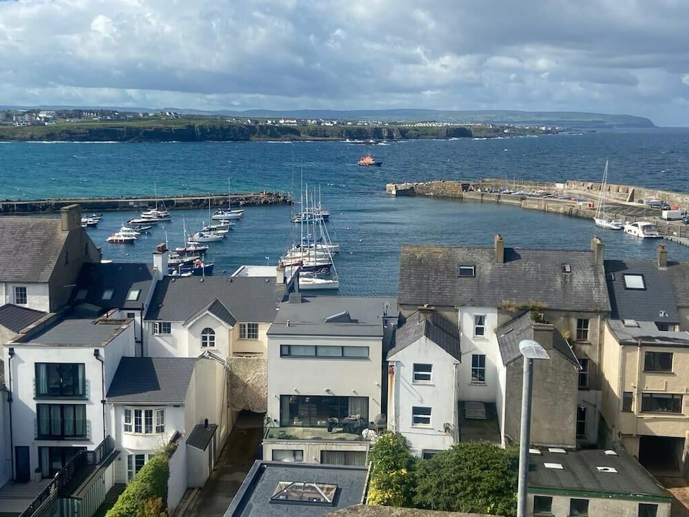 Фото Portrush Penthouse Stunning Harbour & Atlantic Views