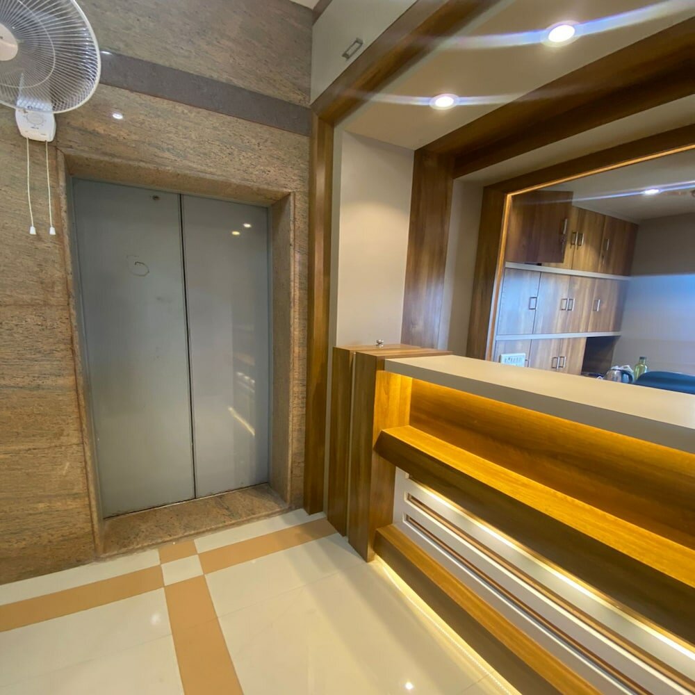 Фото Hotel Bkc Crown - Near Trade Centre