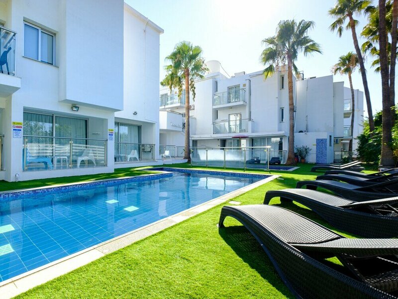 Гостиница Sanders Rio Gardens - Treasured Studio With Shared Pool and Balcony в Айя-Напе