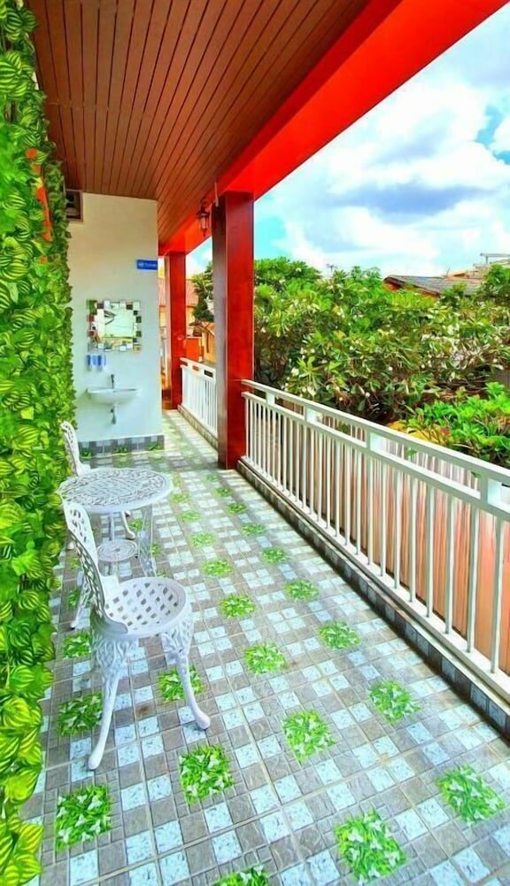 Фото Champion Hotel & Pub