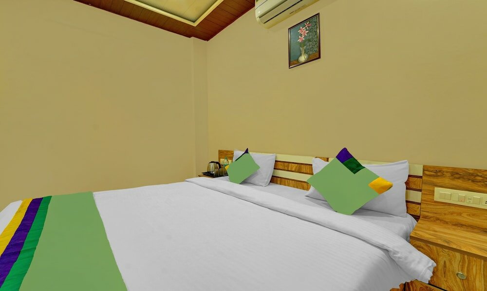 Фото Treebo Trend Iceberg