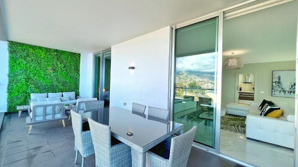 Фото Lux Apartment first row