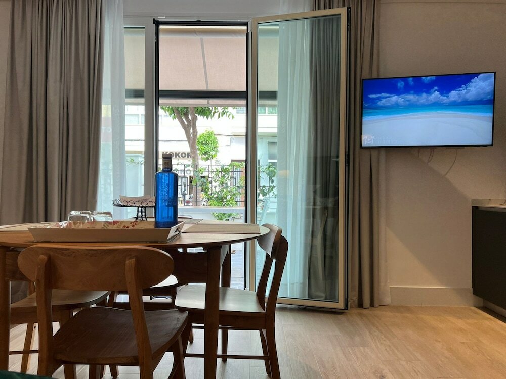 Фото Apartamentos Turísticos La Plaza