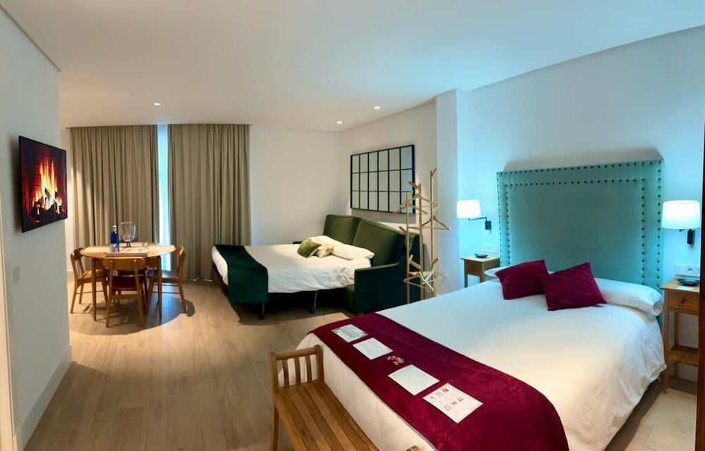 Фото Apartamentos Turísticos La Plaza