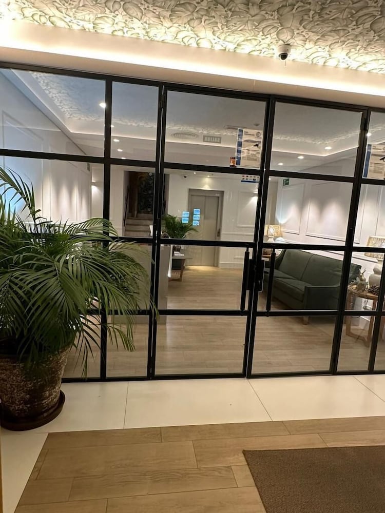 Фото Apartamentos Turísticos La Plaza