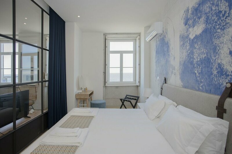 Гостиница Liiiving-Luxury Beachfront Apartment III в Порту