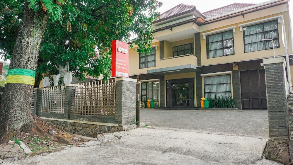 Фото Oyo 1739 Tekmira Residence Sudirman Syariah