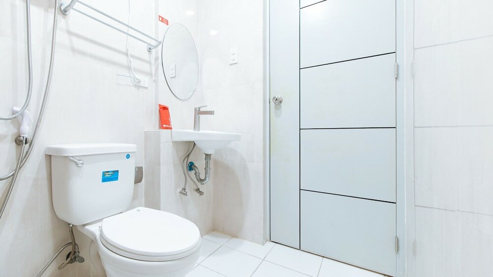 Фото RedDoorz near SM Bicutan