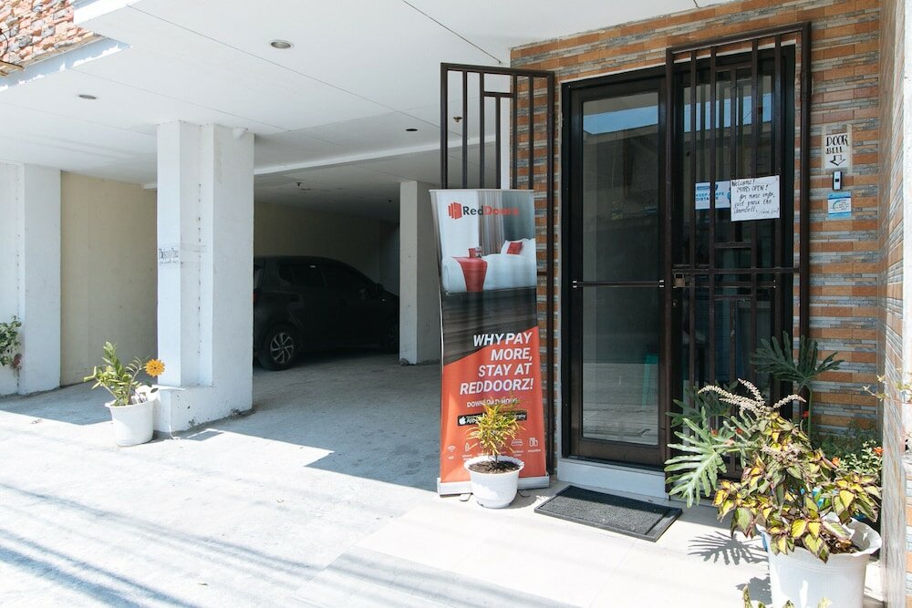 Фото RedDoorz near SM Bicutan