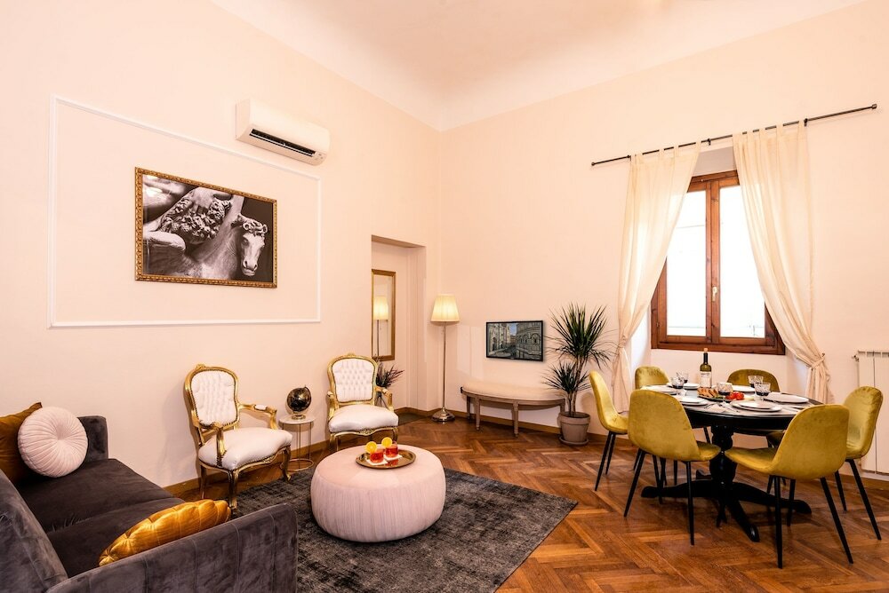 Фото New Florence palazzo - 3 Bedrooms - Private Terrace - Wifi