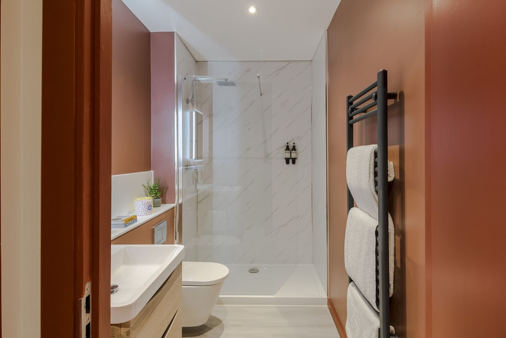 Фото Your Apartment Milton Keynes