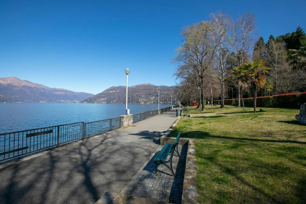 Фото Residenza Gardenia Lake View Luino Center