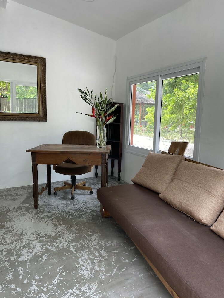 Фото Elluk East Studios